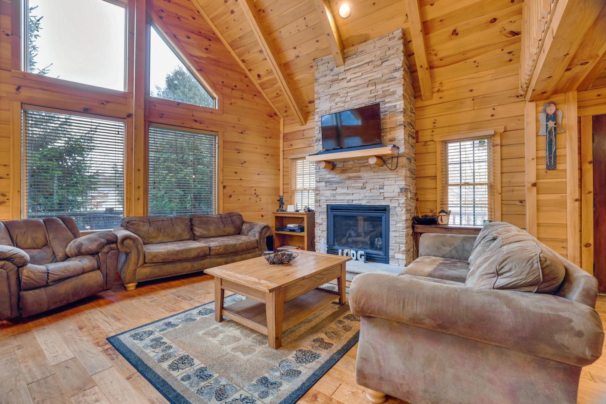 Holiday home With Private Hot Tub And Deck! *