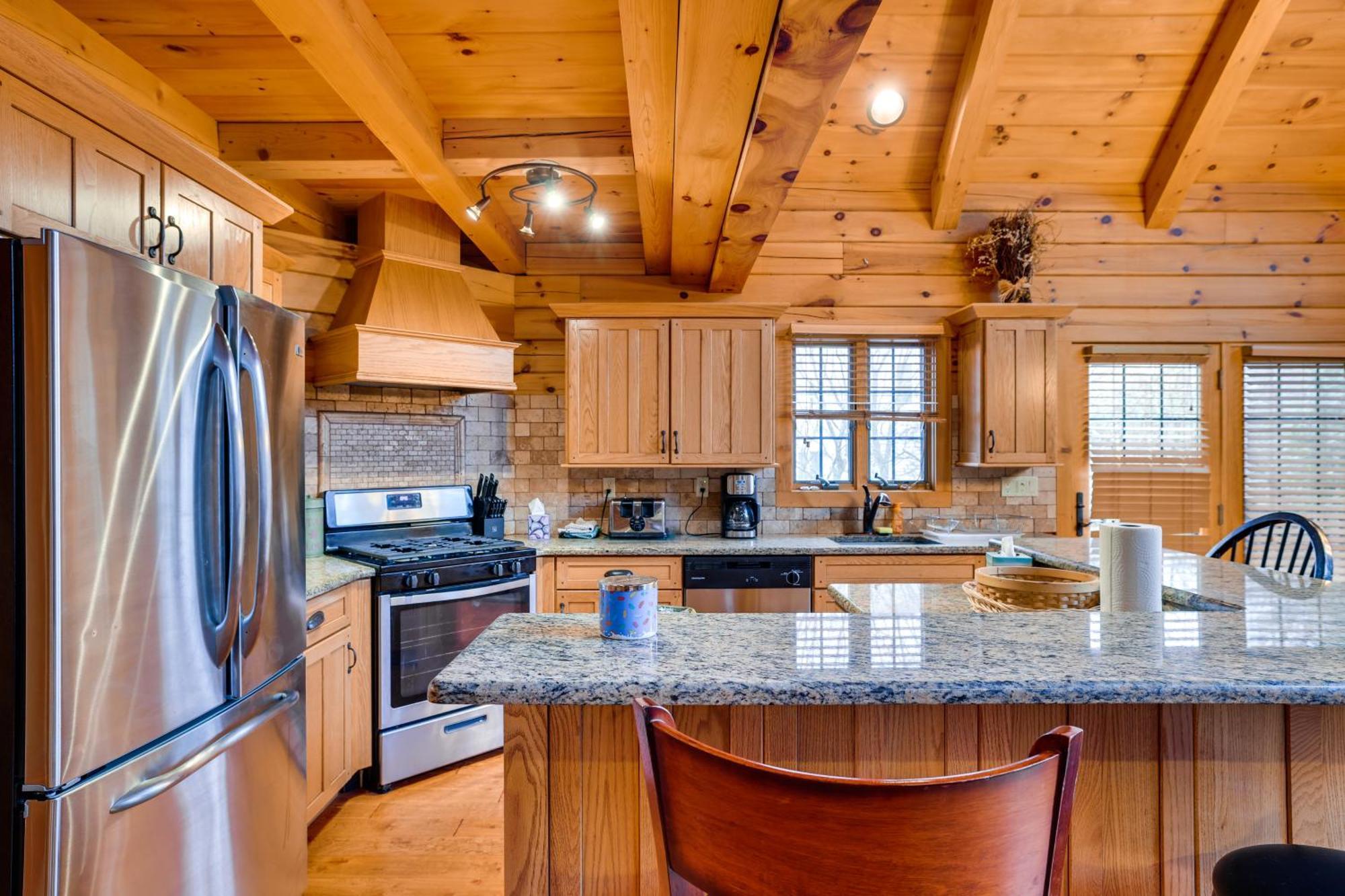 With Private Hot Tub And Deck! * Albrightsville