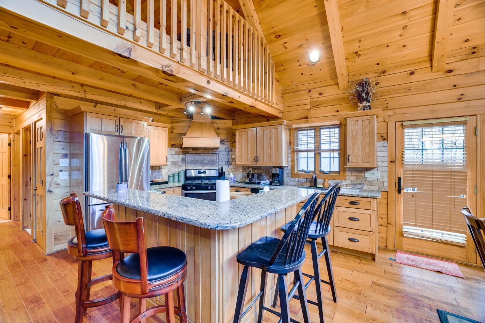 With Private Hot Tub And Deck! * Albrightsville