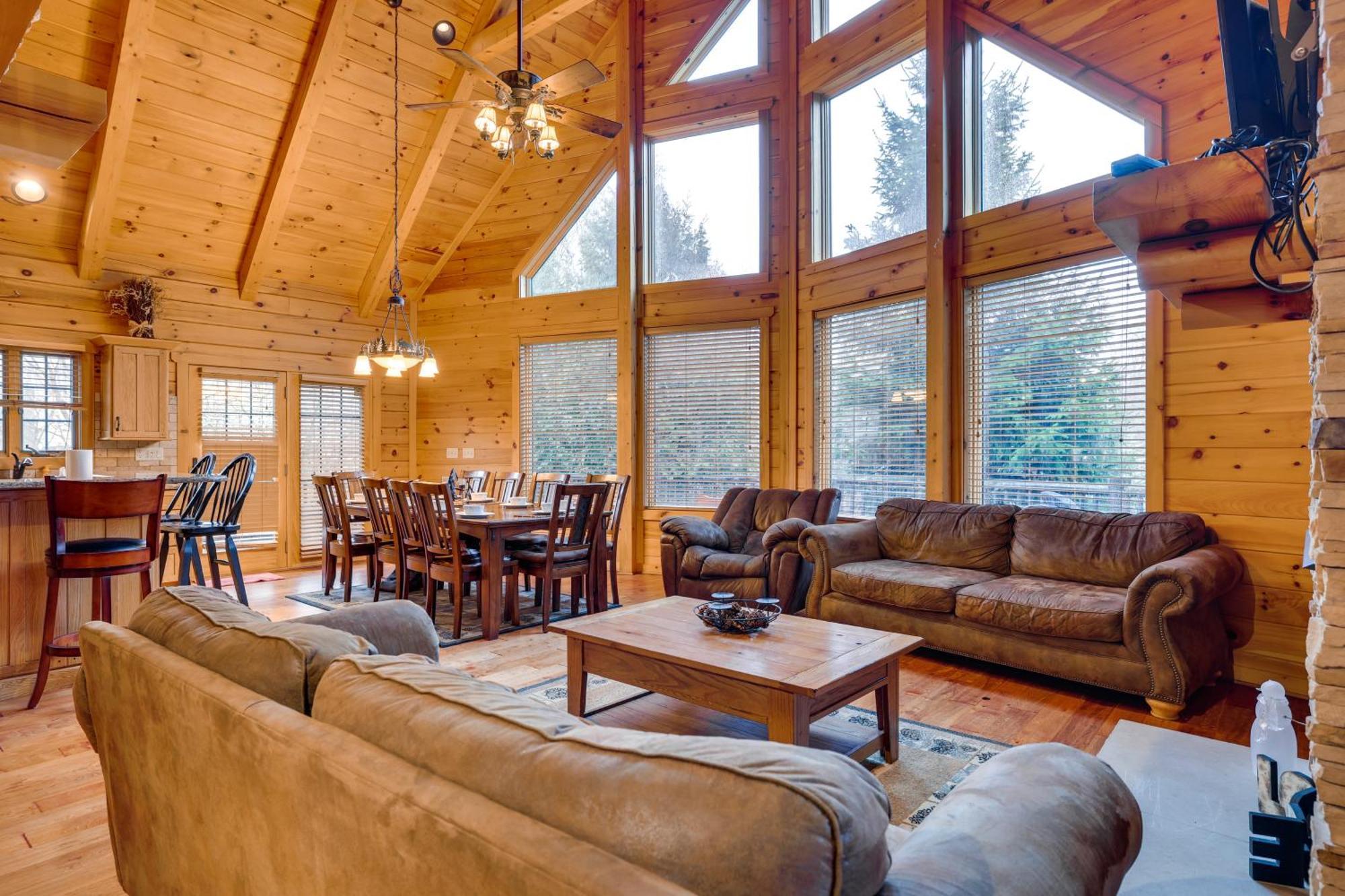 Holiday home With Private Hot Tub And Deck! *