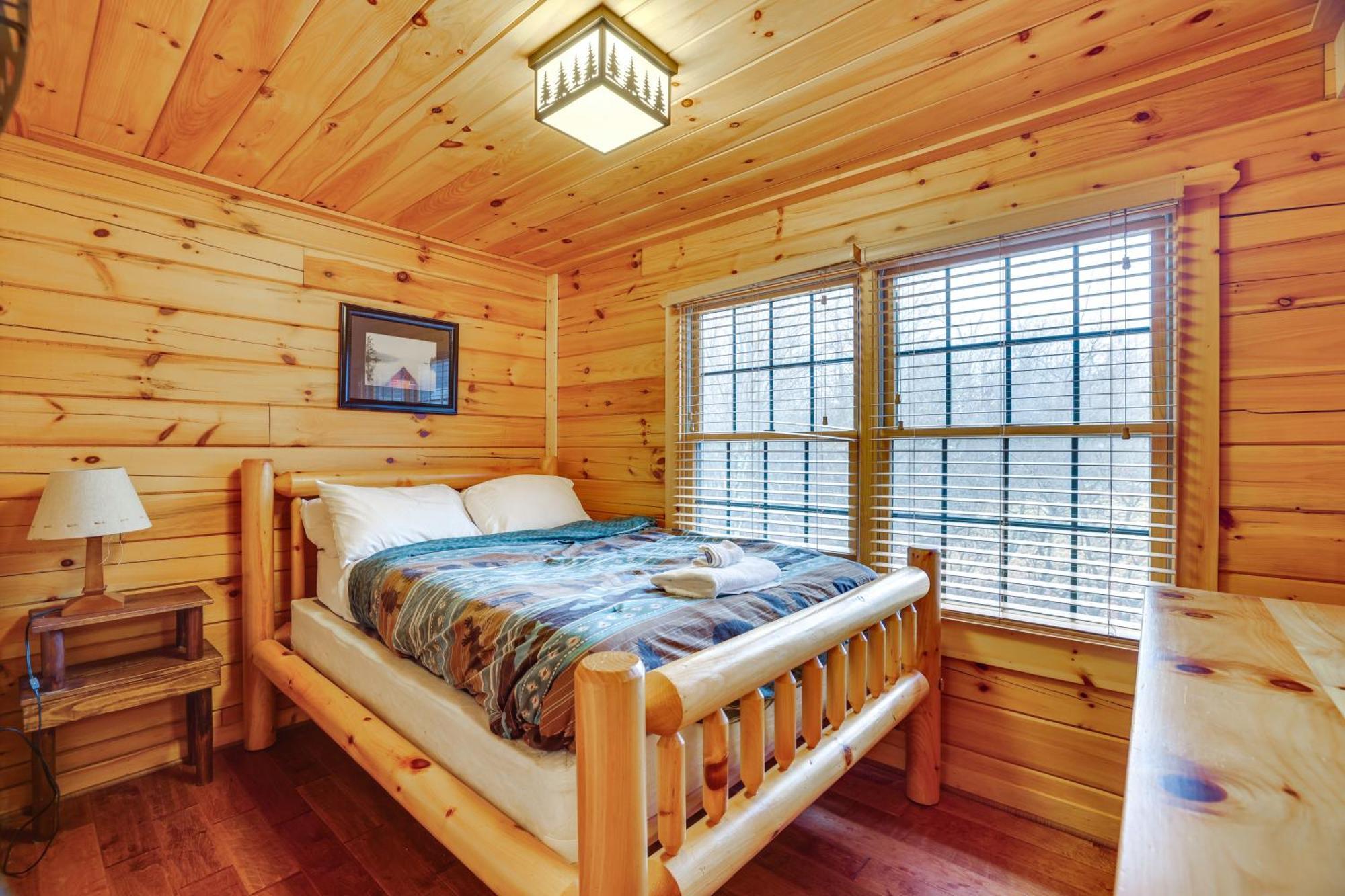 With Private Hot Tub And Deck! Holiday home Albrightsville