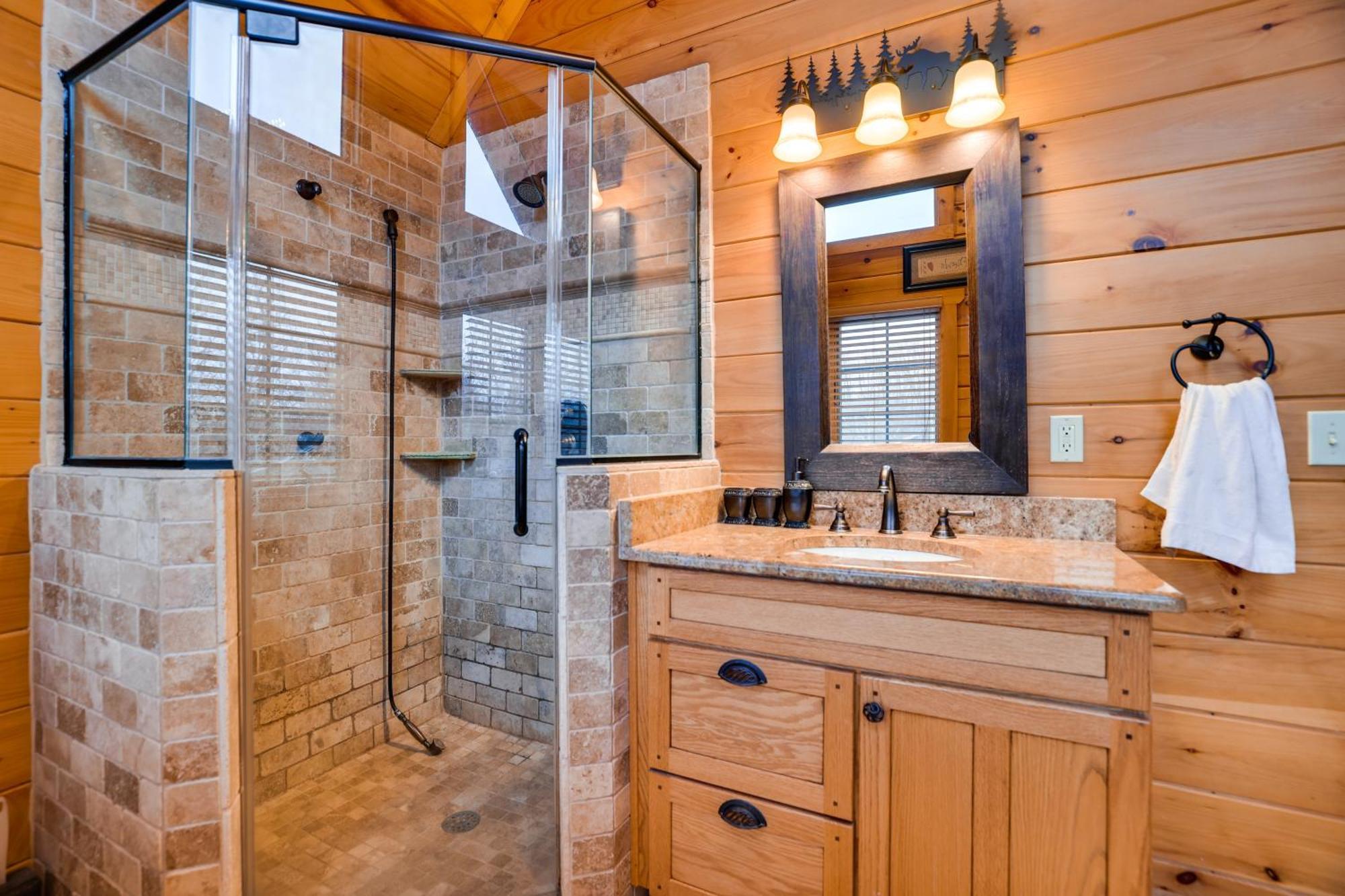 With Private Hot Tub And Deck! Albrightsville