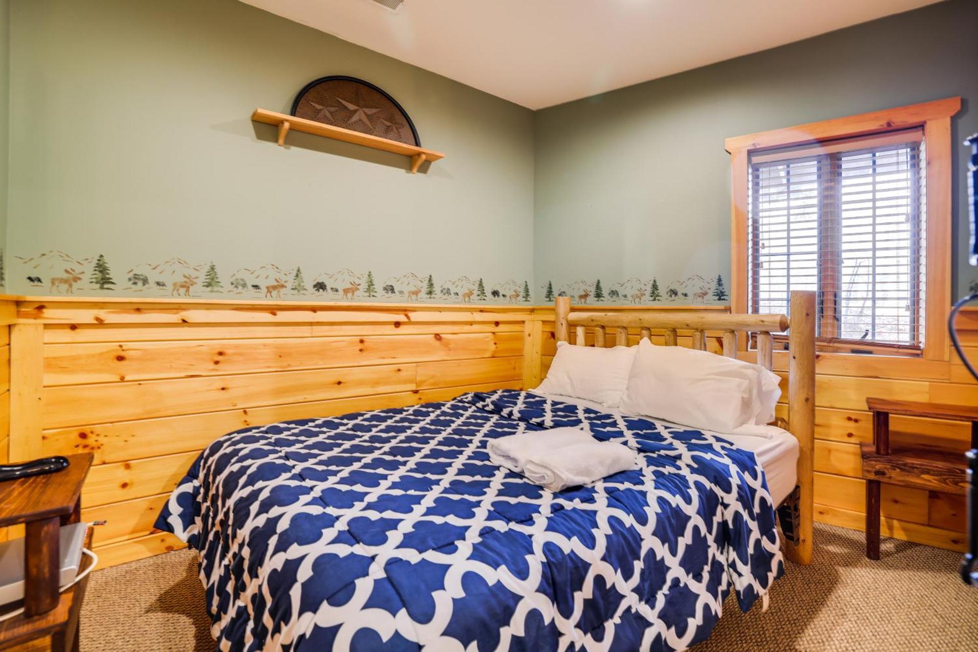 With Private Hot Tub And Deck! Holiday home Albrightsville