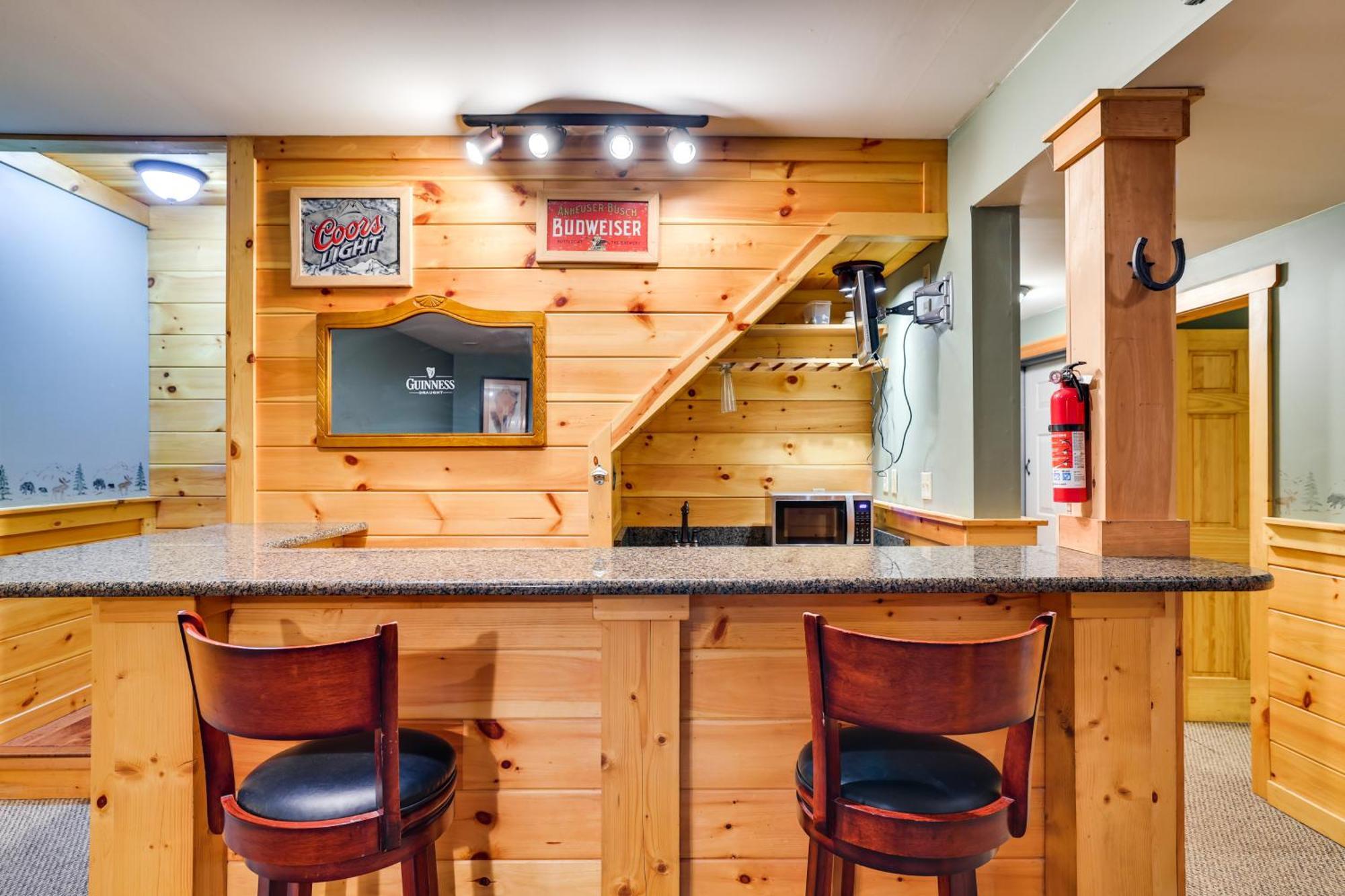 With Private Hot Tub And Deck! Holiday home *