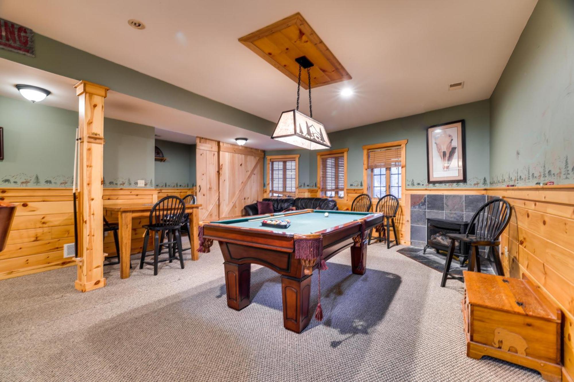 Holiday home With Private Hot Tub And Deck! *
