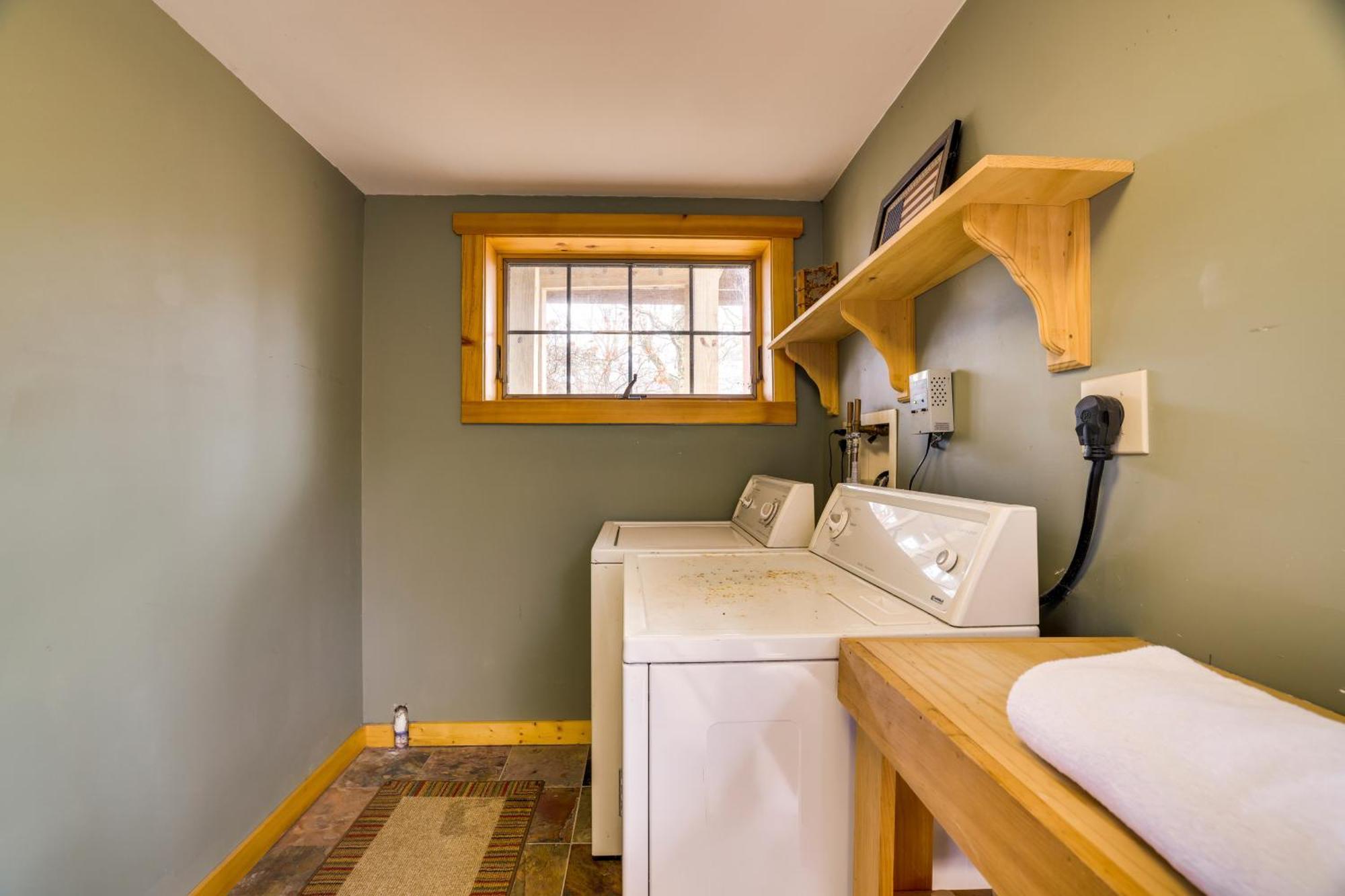 Holiday home With Private Hot Tub And Deck! *
